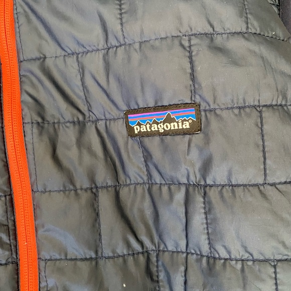 Patagonia Men's Black and Orange Puffer Vest - Picture 2 of 7